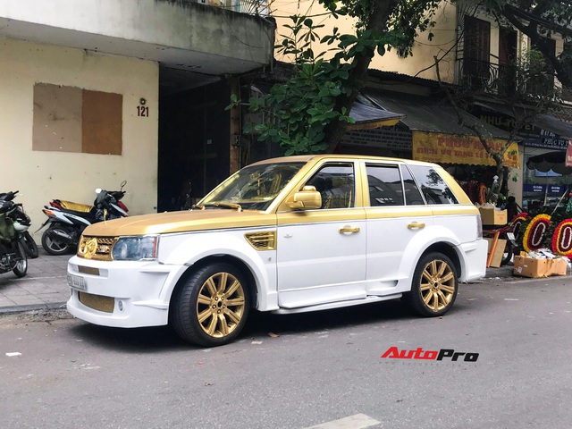 Range Rover cua dai gia Ha Noi di hom ben ngoai chua het ben trong con gay ngac nhien hon