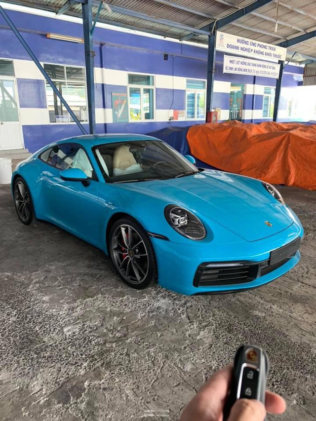 Porsche 911 Carrera S màu xanh độc nhất Việt Nam về tay dân chơi Nha Trang - Ảnh 1.