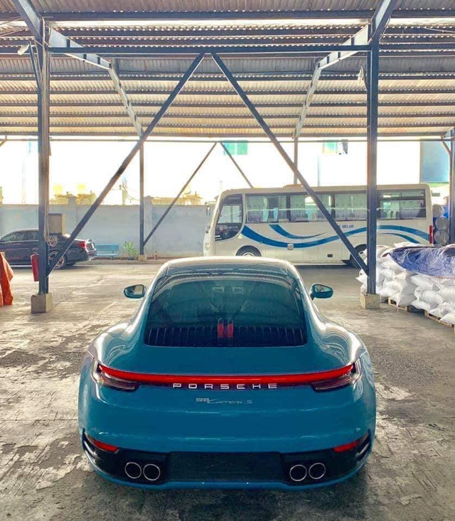 Porsche 911 Carrera S màu xanh độc nhất Việt Nam về tay dân chơi Nha Trang - Ảnh 2.