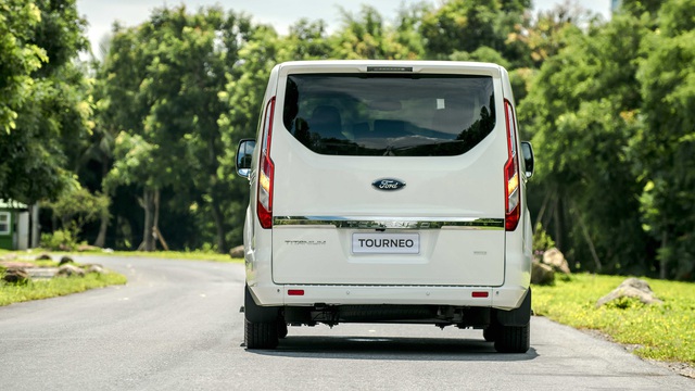 Cùng tầm tiền 1,1 tỷ đồng, chọn Ford Tourneo “full option” hay Kia Sedona tiêu chuẩn? - Ảnh 5.