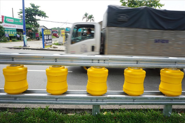 Dải phân cách chống lật xe đầu tiên ở Sài Gòn có gì đặc biệt? - Ảnh 3. Dải phân cách chống lật xe đầu tiên ở Sài Gòn có gì đặc biệt? - Ảnh 3.