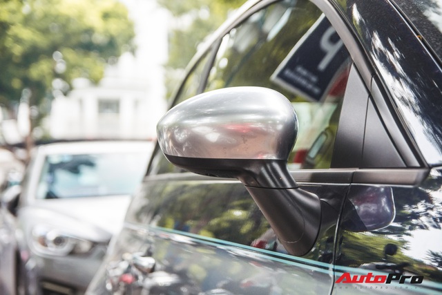 Chi tiết Abarth 695 Rivale siêu hiếm bé như Hyundai Grand i10 nhưng giá hơn 3 tỷ đồng - Ảnh 6.