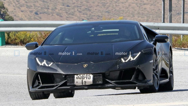 Lamborghini Huracan chạy thử với nhiều chi tiết đáng ngờ - Ảnh 1.