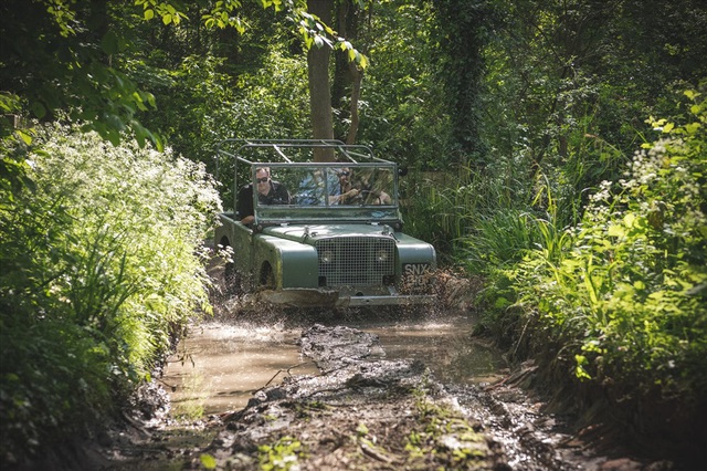Land Rover 70 tuổi tái xuất hoành tráng sau hơn 1.000 ngày phục dựng - Ảnh 8. Land Rover 70 tuổi tái xuất hoành tráng sau hơn 1.000 ngày phục dựng - Ảnh 8.