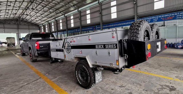 Khám phá xe kéo camper Black Series Dominator giá hơn 250 triệu đồng vừa du nhập vào Việt Nam - Ảnh 1.