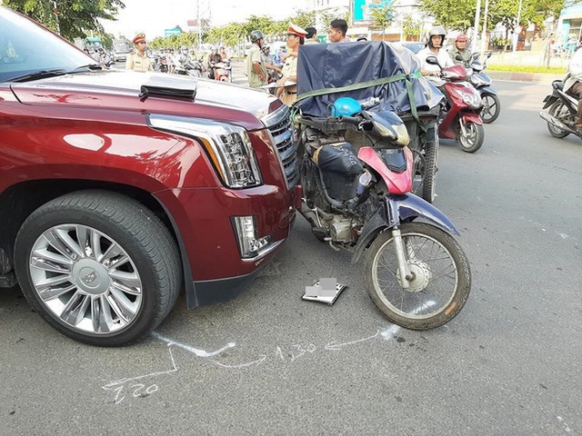 Va chạm với khủng long Cadillac Escalade, lái xe kéo ẩu đả với tài xế giữa phố Sài Gòn - Ảnh 2.