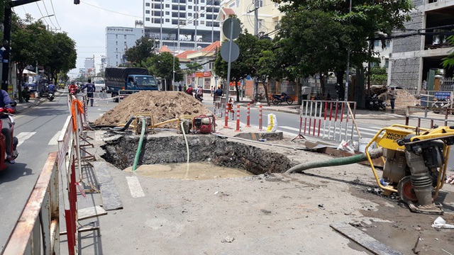 Sau tiếng nổ lớn, hố “tử thần” xuất hiện liên tiếp nuốt chửng đất đá trên đường phố Sài Gòn - Ảnh 6.