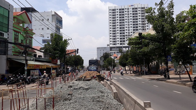 Sau tiếng nổ lớn, hố “tử thần” xuất hiện liên tiếp nuốt chửng đất đá trên đường phố Sài Gòn - Ảnh 7.
