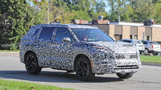 Mitsubishi Outlander hoàn toàn mới lần đầu lộ diện, mang hình bóng Xpander