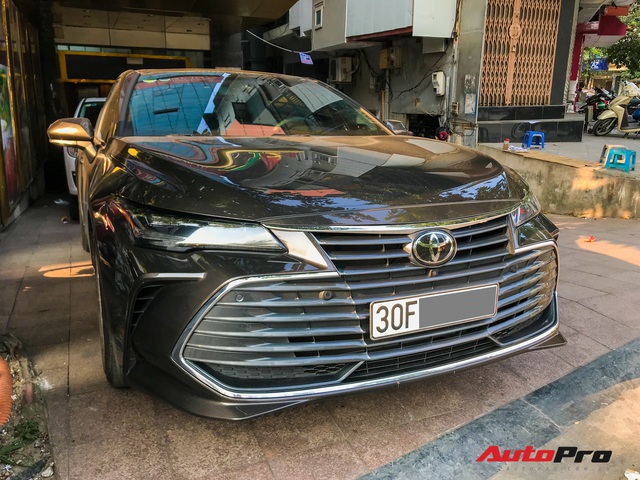 Cận cảnh hàng hiếm Toyota Avalon 2019 - Đàn anh của Toyota Camry lăn bánh Việt Nam - Ảnh 1.