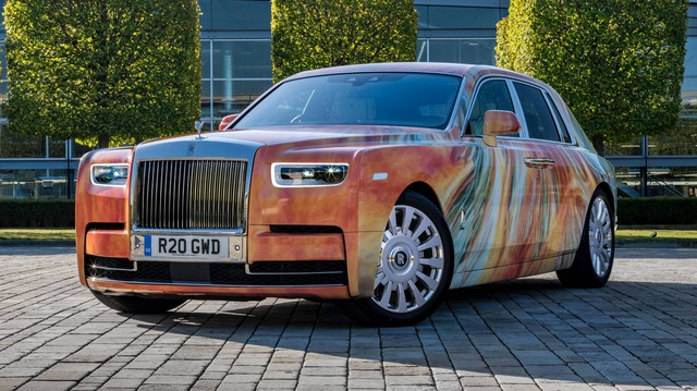 Đại gia chi gấp đôi tiền để mua chiếc Rolls-Royce Phantom có tiểu sử đặc biệt