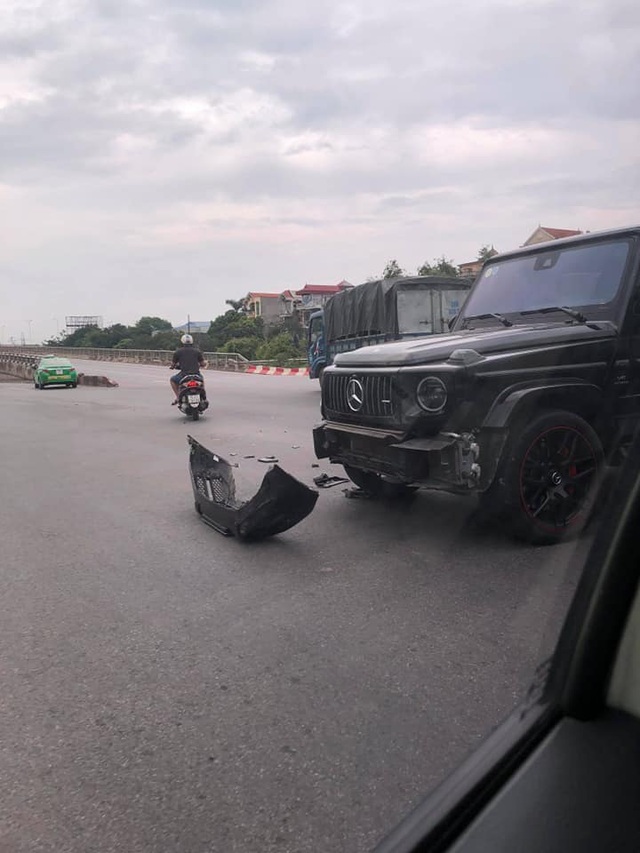 Mercedes-AMG G63 Edition 1 rơi cản trước sau va chạm giao thông tại Hà Nội - Ảnh 2.