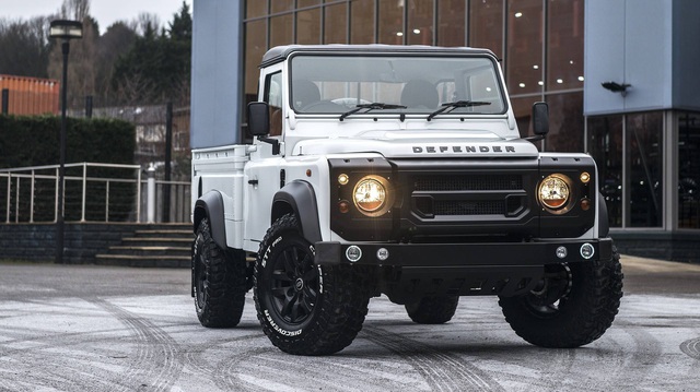 Chiếc bán tải Land Rover Defender siêu độc có giá ngang Mercedes-Benz C-Class
