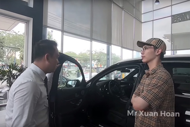 Sau khi mượn Range Rover Evoque của Đức Phúc, Erik chốt mua... Mercedes-Benz GLC 300 - Ảnh 1. Sau khi mượn Range Rover Evoque của Đức Phúc, Erik chốt mua... Mercedes-Benz GLC 300 - Ảnh 1.