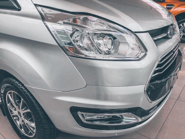 Ford Tourneo bản thương mại ồ ạt về đại lý, giá dự kiến rẻ hơn Kia Sedona - Ảnh 4.
