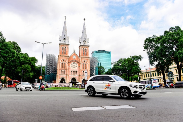 Hành trình Mercedes-Benz SUVenture 2019: Khám phá vẻ đẹp Sài Gòn bằng SUV - Ảnh 1.