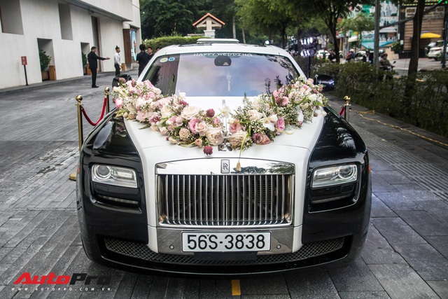 Xem dàn xe trăm tỷ nhà Minh Nhựa vượt mưa lớn vào lễ cưới xa hoa của con gái đầu - Ảnh 2. Xem dàn xe trăm tỷ nhà Minh Nhựa vượt mưa lớn vào lễ cưới xa hoa của con gái đầu - Ảnh 2.