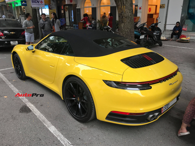 Porsche 911 Carrera S Cabriolet đầu tiên tại Việt Nam chính thức có biển số - Ảnh 5. Porsche 911 Carrera S Cabriolet đầu tiên tại Việt Nam chính thức có biển số - Ảnh 5.