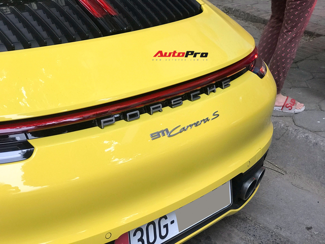 Porsche 911 Carrera S Cabriolet đầu tiên tại Việt Nam chính thức có biển số - Ảnh 7. Porsche 911 Carrera S Cabriolet đầu tiên tại Việt Nam chính thức có biển số - Ảnh 7.