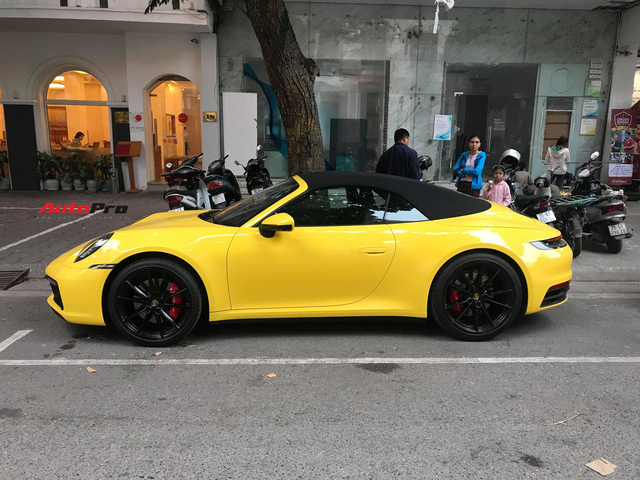 Porsche 911 Carrera S Cabriolet đầu tiên tại Việt Nam chính thức có biển số - Ảnh 2. Porsche 911 Carrera S Cabriolet đầu tiên tại Việt Nam chính thức có biển số - Ảnh 2.