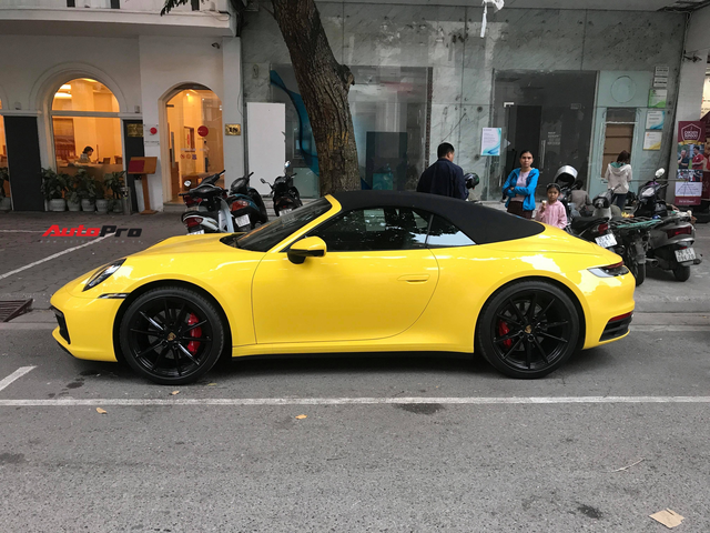 Porsche 911 Carrera S Cabriolet đầu tiên tại Việt Nam chính thức có biển số - Ảnh 2.