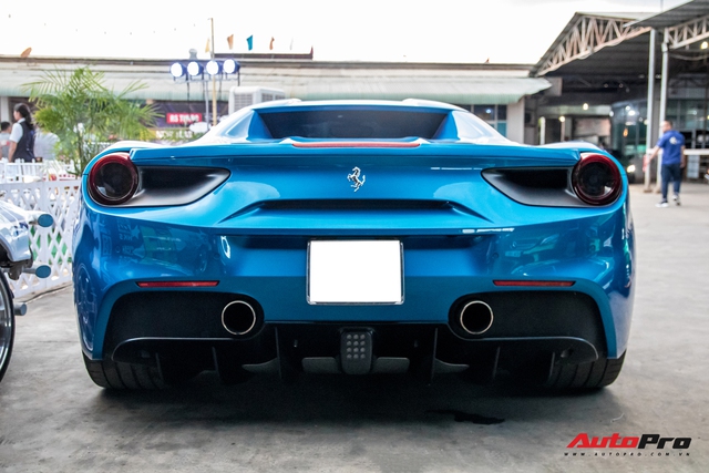 Cận cảnh Ferrari 488 Spider màu xanh dương độc nhất Việt Nam của đại gia Bình Phước - Ảnh 6.