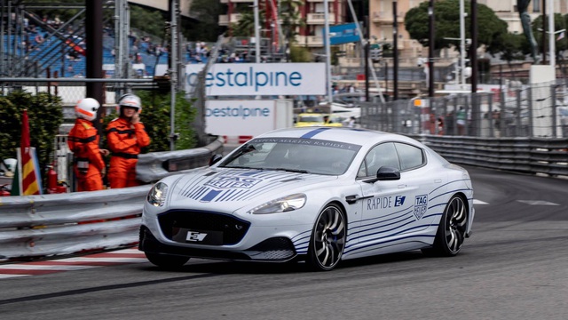 Aston Martin tự bắn vào chân, khai tử "xe của tương lai" vì… không có tương lai