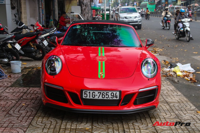 Cận cảnh lớp áo Gucci cực lạ trên Porsche 911 Targa 4 GTS độc nhất Việt Nam - Ảnh 2.
