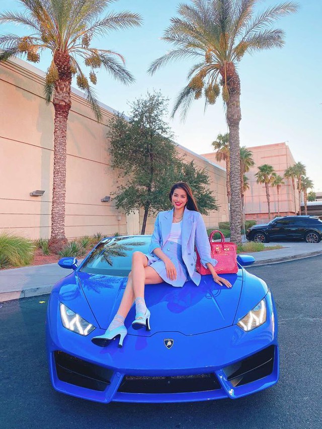 Ở Mỹ, Hoa hậu Phạm Hương liên tục khoe siêu xe hàng khủng - Ảnh 1.