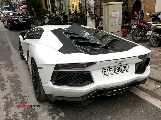 Lamborghini Aventador LP700-4 chính hãng duy nhất tại Việt Nam bất ngờ đón Tết tại Hà Nội, xuất hiện trên đường với màn khạc lửa ấn tượng - Ảnh 6.