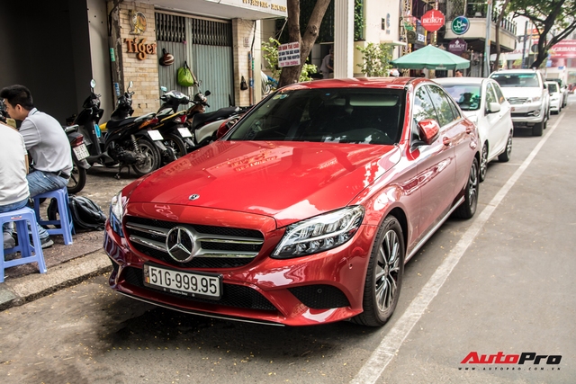 Siêu xe biển khủng đua nhau lên phố Sài Gòn dịp Tết, một chiếc đeo biển lạ gây chú ý - Ảnh 2. Siêu xe biển khủng đua nhau lên phố Sài Gòn dịp Tết, một chiếc đeo biển lạ gây chú ý - Ảnh 2.