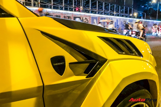 Lamborghini Urus độ khủng hơn chiếc của đại gia Minh nhựa xuất hiện trên phố Sài Gòn ngày đầu năm mới - Ảnh 8.