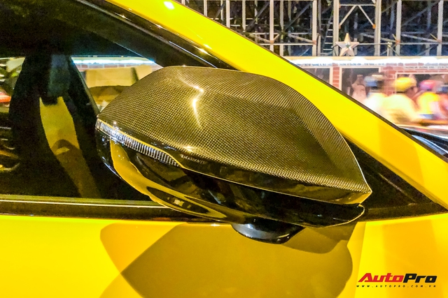 Lamborghini Urus độ khủng hơn chiếc của đại gia Minh nhựa xuất hiện trên phố Sài Gòn ngày đầu năm mới - Ảnh 9.