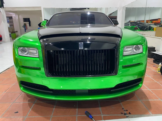 Rolls-Royce Wraith của đại gia Bạc Liêu đổi màu sơn cực độc để chơi Tết - Ảnh 5. Rolls-Royce Wraith của đại gia Bạc Liêu đổi màu sơn cực độc để chơi Tết - Ảnh 5.
