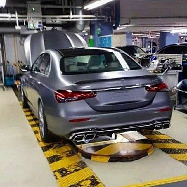 Mercedes-Benz E-Class lộ diện thiết kế mới - đối thủ không đội trời chung của BMW 5-Series và Audi A6 - Ảnh 2. Mercedes-Benz E-Class lộ diện thiết kế mới - đối thủ không đội trời chung của BMW 5-Series và Audi A6 - Ảnh 2.