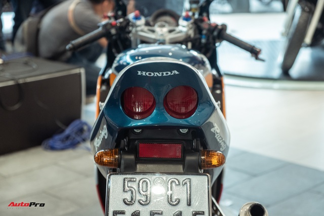 Biker Sài Gòn lột xác huyền thoại Honda NSR 150 cũ kỹ từ vài chục triệu thành bản độ hơn 200 triệu đồng nức lòng dân chơi Việt - Ảnh 14.