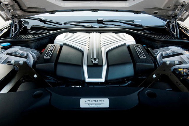 Chuyện ngược đời: Rolls-Royce phải tạo thêm tiếng ồn vì nội thất quá yên tĩnh - Ảnh 1.