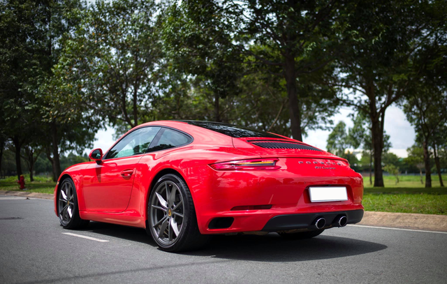 3 năm tuổi, Porsche 911 Carrera bán lại chỉ rẻ hơn 200 triệu đồng so với giá mua mới - Ảnh 2.