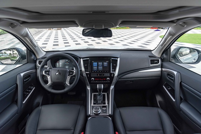 Mitsubishi Pajero Sport 2020 giá từ 1,11 tỷ đồng - Lật ‘thế cờ’ công nghệ với Toyota Fortuner - Ảnh 4.