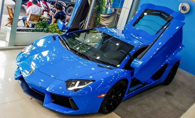 Cận cảnh Lamborghini Aventador S 25,6 tỷ bị xe máy tông méo trong đêm dịp Trung Thu  - Ảnh 2.