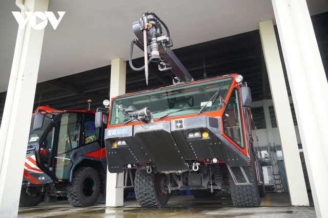 Cận cảnh dàn xe đặc chủng triệu đô tại phi trường Tân Sơn Nhất - Ảnh 6. Cận cảnh dàn xe đặc chủng triệu đô tại phi trường Tân Sơn Nhất - Ảnh 6.