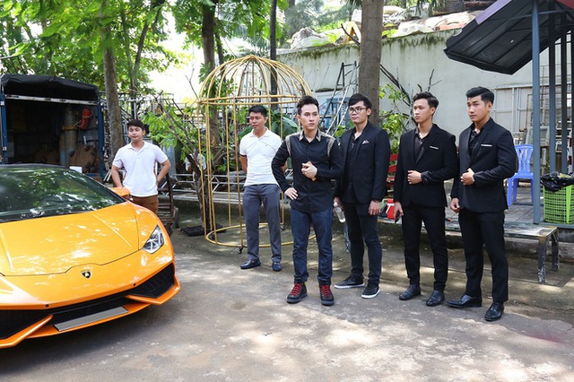Nguyên Vũ đem siêu xe lên sân khấu, mang cả dàn trai đẹp theo chỉ để... xách đồ - Ảnh 11. Nguyên Vũ đem siêu xe lên sân khấu, mang cả dàn trai đẹp theo chỉ để... xách đồ - Ảnh 11.