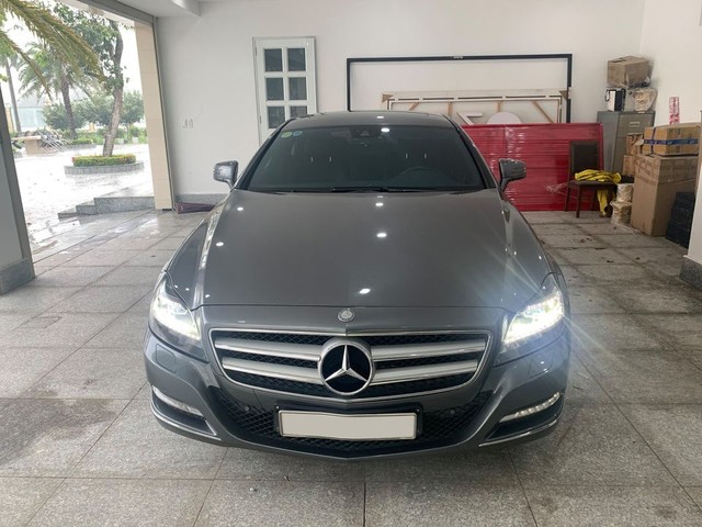 Sau 6 năm, xe dân chơi Mercedes-Benz CLS xuống giá rẻ bằng 2 chiếc Toyota Camry - Ảnh 1.