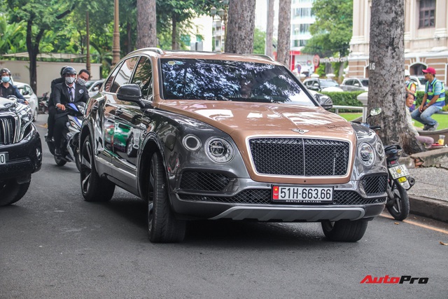 Cận cảnh Bentley Bentayga V8 hai tông màu cực độc của doanh nhân Hoàng Kim Khánh, tiểu sử của chiếc xe gây chú ý - Ảnh 4. Cận cảnh Bentley Bentayga V8 hai tông màu cực độc của doanh nhân Hoàng Kim Khánh, tiểu sử của chiếc xe gây chú ý - Ảnh 4.