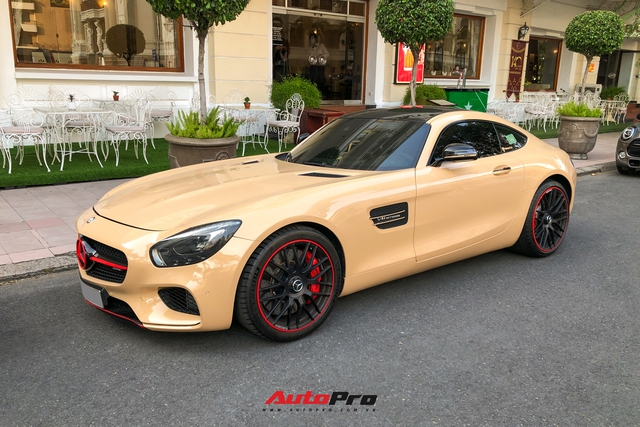 Mercedes-AMG GT S màu độc trên ‘thánh địa siêu xe Sài Gòn’ nhưng lai lịch lại là của nữ doanh nhân nổi tiếng này - Ảnh 1. Mercedes-AMG GT S màu độc trên ‘thánh địa siêu xe Sài Gòn’ nhưng lai lịch lại là của nữ doanh nhân nổi tiếng này - Ảnh 1.