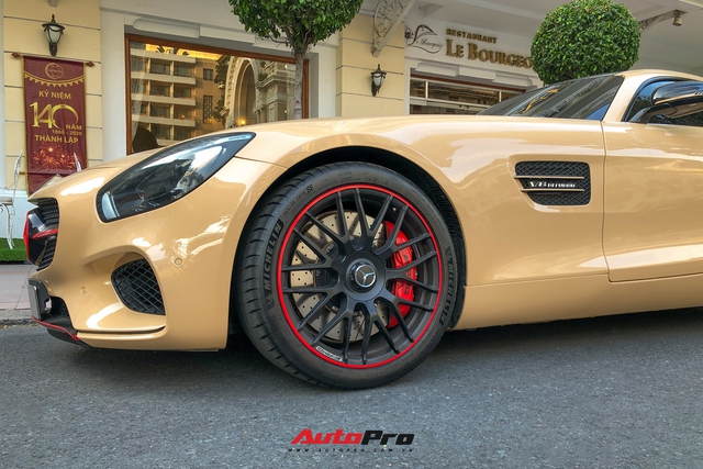 Mercedes-AMG GT S màu độc trên ‘thánh địa siêu xe Sài Gòn’ nhưng lai lịch lại là của nữ doanh nhân nổi tiếng này - Ảnh 6. Mercedes-AMG GT S màu độc trên ‘thánh địa siêu xe Sài Gòn’ nhưng lai lịch lại là của nữ doanh nhân nổi tiếng này - Ảnh 6.