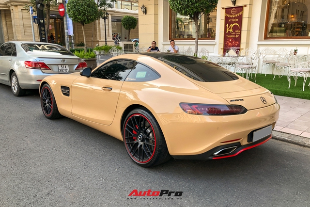 Mercedes-AMG GT S màu độc trên ‘thánh địa siêu xe Sài Gòn’ nhưng lai lịch lại là của nữ doanh nhân nổi tiếng này - Ảnh 4. Mercedes-AMG GT S màu độc trên ‘thánh địa siêu xe Sài Gòn’ nhưng lai lịch lại là của nữ doanh nhân nổi tiếng này - Ảnh 4.