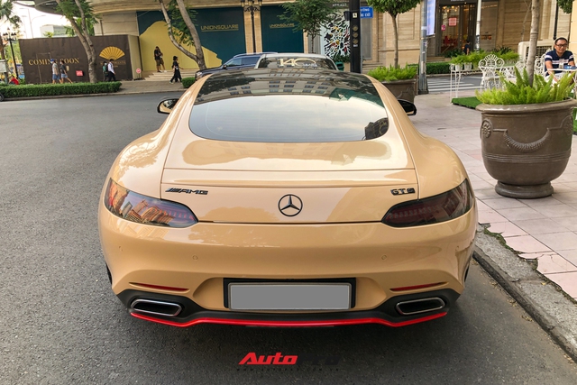 Mercedes-AMG GT S màu độc trên ‘thánh địa siêu xe Sài Gòn’ nhưng lai lịch lại là của nữ doanh nhân nổi tiếng này - Ảnh 7. Mercedes-AMG GT S màu độc trên ‘thánh địa siêu xe Sài Gòn’ nhưng lai lịch lại là của nữ doanh nhân nổi tiếng này - Ảnh 7.
