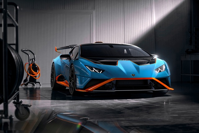 Doanh nhân kinh doanh lan đột biến mua Lamborghini Huracan phiên bản đua đầu tiên tại Việt Nam - Ảnh 1.