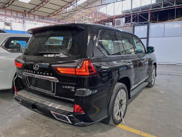 Lexus LX 570 Super Sport 2021 đầu tiên về Việt Nam: Giá hơn 9 tỷ, nâng cấp ăn chắc mặc bền nhưng vẫn là hàng hot cho đại gia Việt - Ảnh 6.